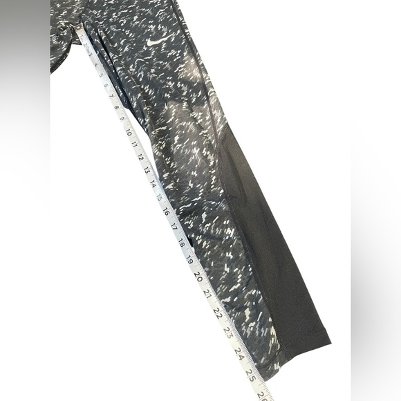 Nike Pro Black Patterned Stretchy Waistband Dri-Fit Leggings Size XL Kids GUC - Picture 3 of 13